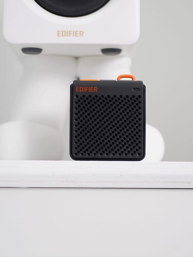 Em loa mini Edifier MP85 là quà của cuộc thi vừa rồi ae ạ. Siêu nhỏ gọn, đẹp, âm thanh đủ dùng, đúng màu mình thích luôn 😄